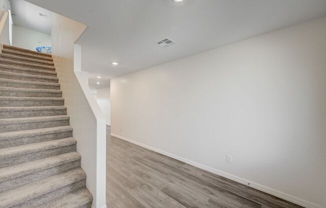 Upgraded 5 bedroom home in Cul-De-Sac!!