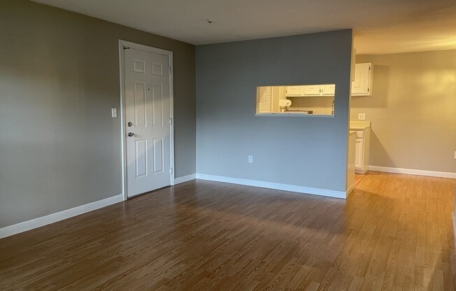 2 beds, 1 bath, 800 sqft, $2,300, Unit 15