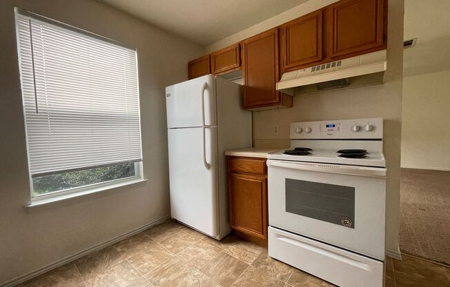 2 beds, 1 bath, 795 sqft, $695, Unit # B