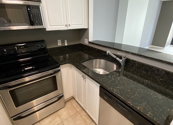 1 bed, 1 bath, 807 sqft, $3,599, Unit 1523