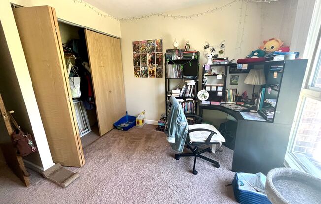 3445 N Oakland Ave