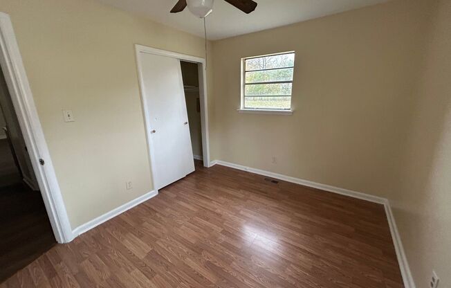 3 beds, 1 bath, $850