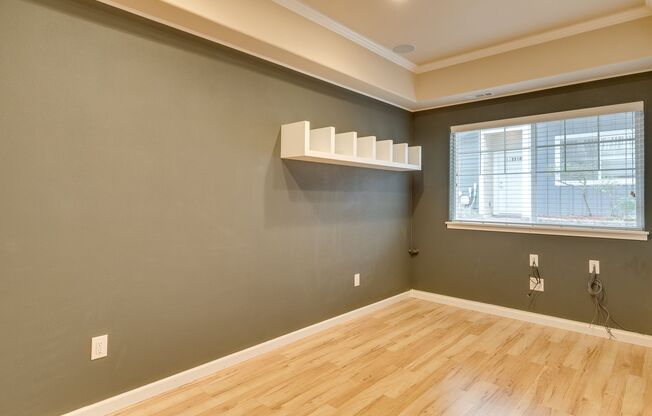 Luxury Mountlake Terrace Townhome with Garage
