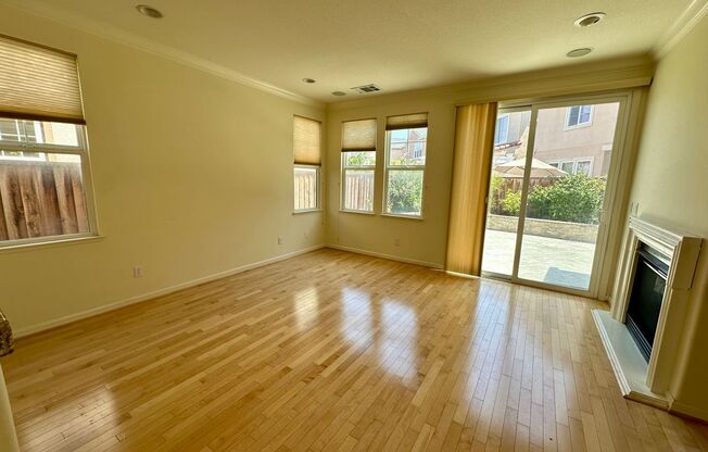 LUXURY HOME WITH BEAUTIFUL FINISHES CENTRAL LOCATION