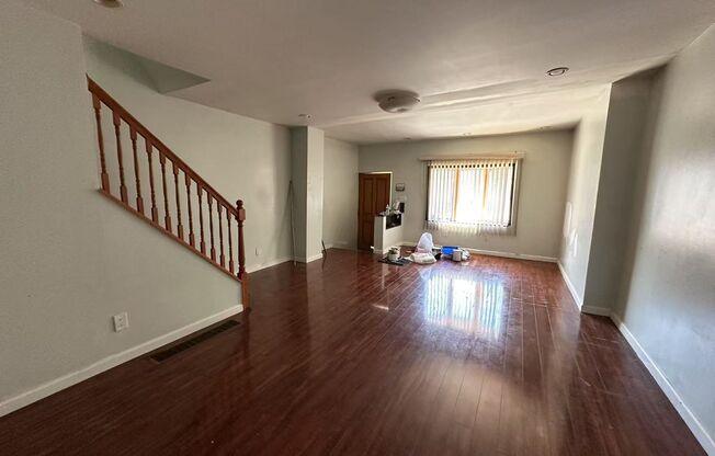 3B1B House with Huge Deck near Sports Complex Available Now
