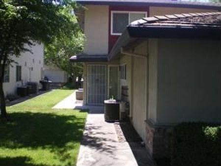 GREAT 2BD / 1BTH CONDO!