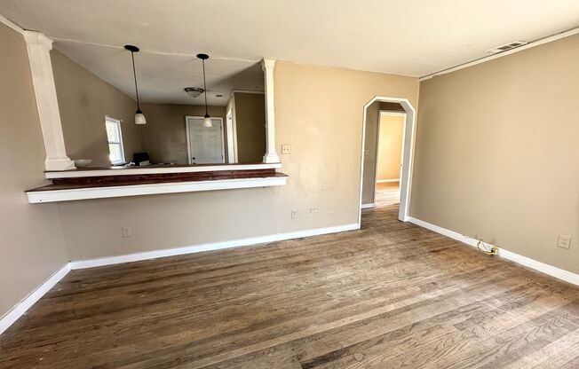 AFFORDABLE 2BEDROOM 1 BATH W/ SPACIOUS FENCED BACKYARD AND HARDWOOD FLOORS