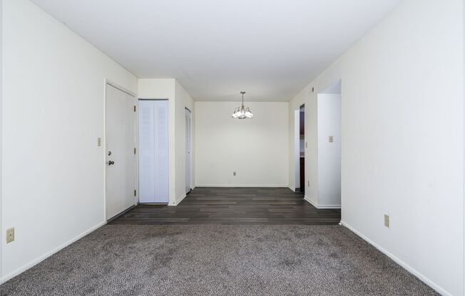 2 beds, 1 bath, 900 sqft, $1,095, Unit 11023B