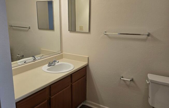 1 bed, 1 bath, 696 sqft, $825, Unit PG 1021