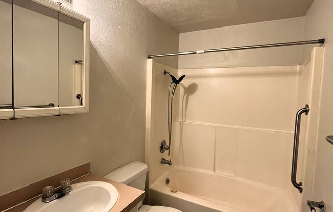 2 beds, 1 bath, $1,800, Unit #2