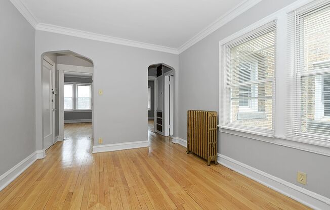 2 beds, 1 bath, $1,800, Unit 953-3