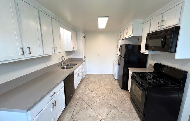 2 beds, 1 bath, $2,625, Unit Oak 278