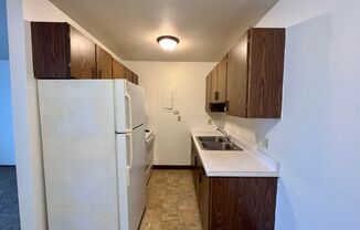 2 beds, 1 bath, $795, Unit 9