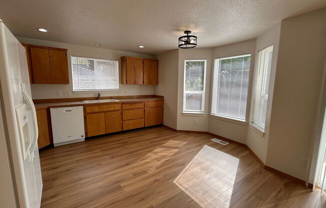Newly Remodeled 4B/2.5Ba in East Vancouver!
