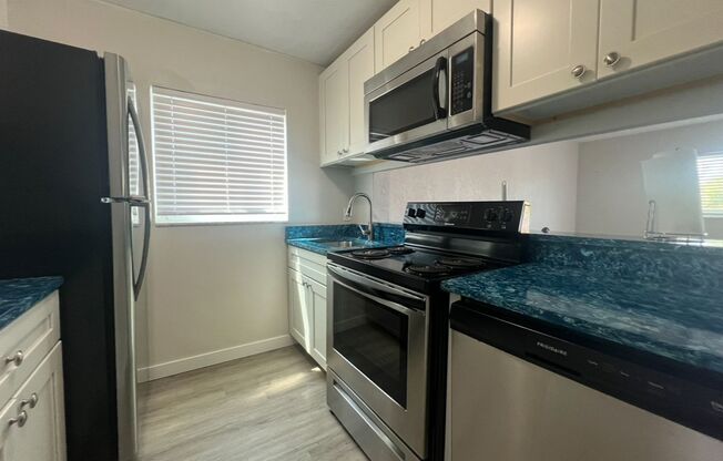 1 bed, 1 bath, 700 sqft, $1,225, Unit Unit 12