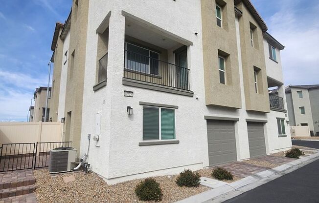 3 story 3 bed/3 bath townhouse in brand new Watercolor Community