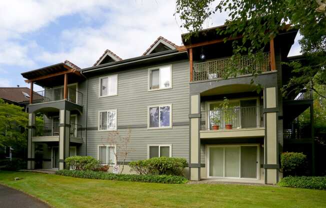 Fanno Creek Village exterior 2