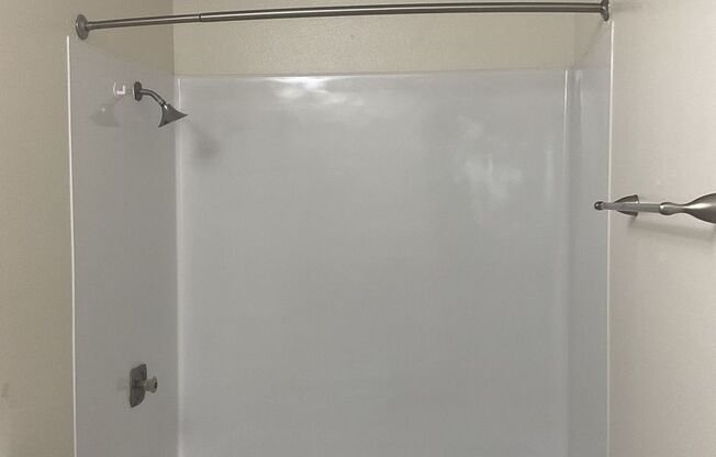 2 beds, 1 bath, 992 sqft, $1,250, Unit 4760-105