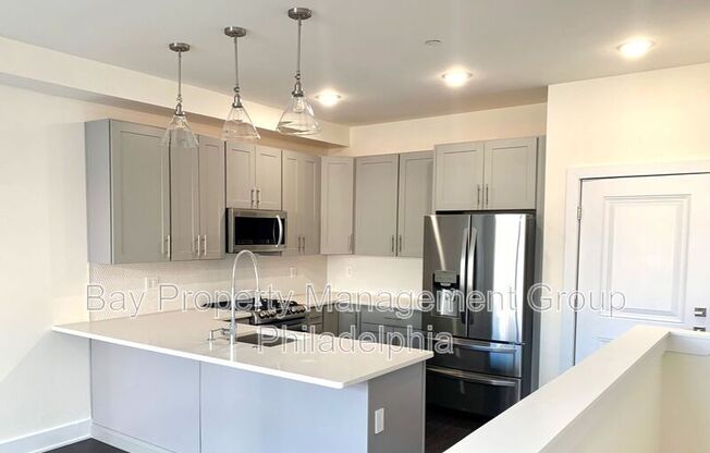 514 W MONTGOMERY AVE