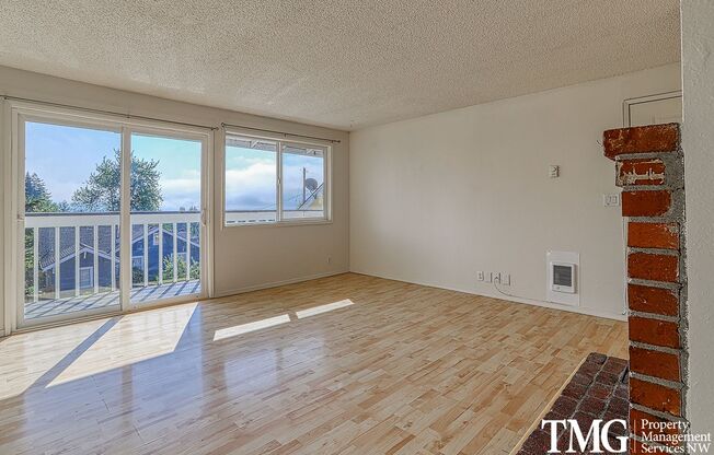 2 beds, 1 bath, $1,595