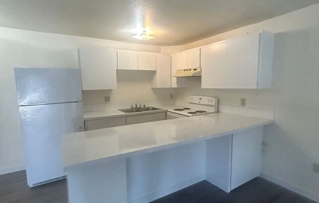 1 bed, 1 bath, 576 sqft, $1,095, Unit 16
