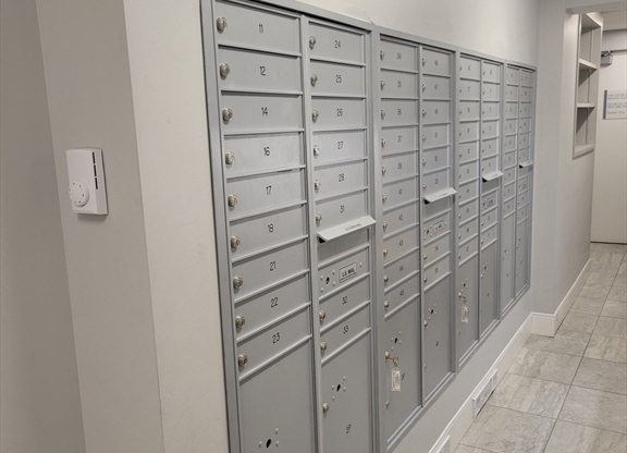 1 bed, 1 bath, 745 sqft, $3,000, Unit 32