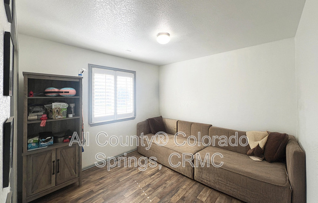 6168 ROCKING CHAIR LN