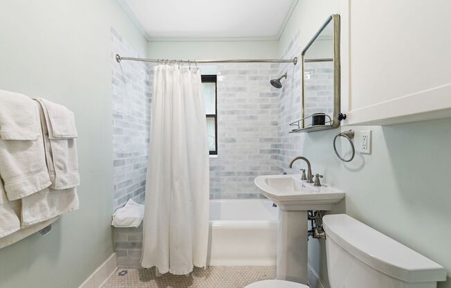 1 bed, 1 bath, 810 sqft, $2,375, Unit 201FS