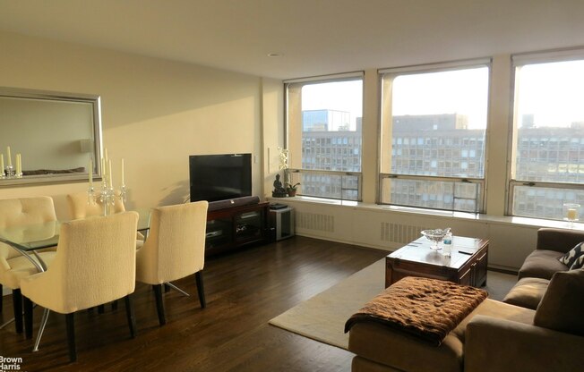 1 bed, 1 bath, $3,950, Unit 21N