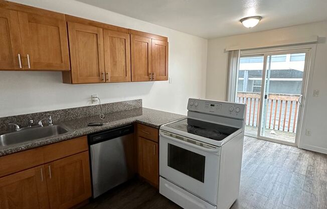 2 beds, 1 bath, 900 sqft, $1,295, Unit 27