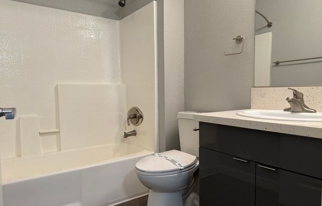 2 beds, 2 baths, 910 sqft, $2,670, Unit 7P