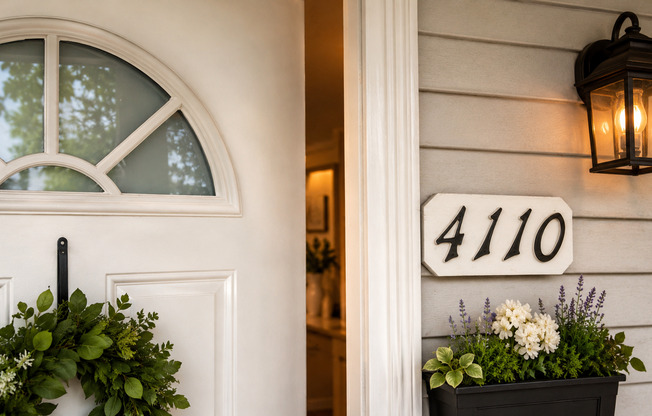 For Rent – Beautiful 2 Bedroom / 1 Bathroom Condo with Attached Garage !