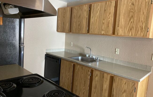 3 beds, 2 baths, 643 sqft, $2,550, Unit B402