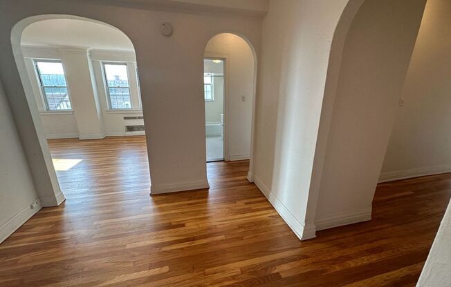 2 beds, 2 baths, 1,303 sqft, $2,165, Unit New King Edward  502