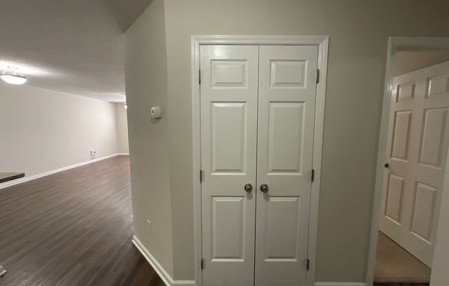 2 beds, 2 baths, 1,190 sqft, $1,550, Unit 2708-3 - Remodel