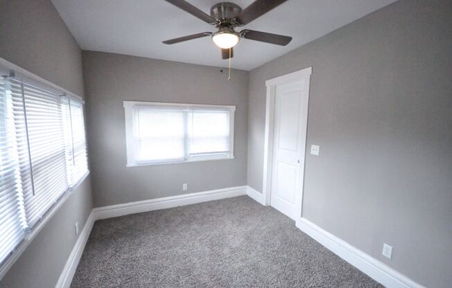 2 beds, 1 bath, $1,125, Unit 126 1/2 6