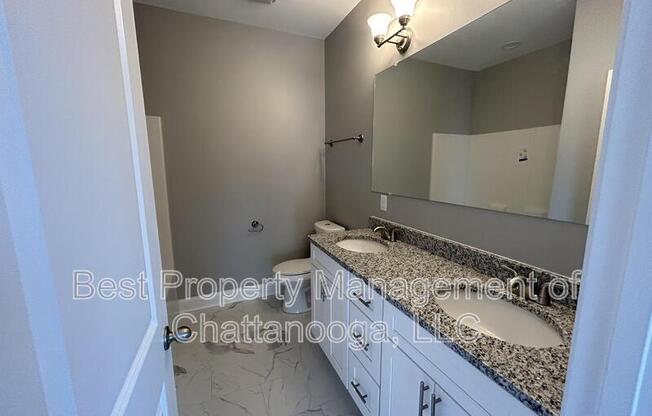 11 WOODVALE AVE