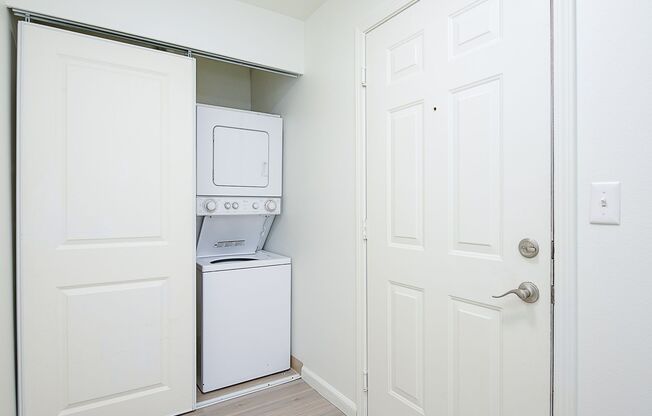 2 beds, 2 baths, 815 sqft, $2,350, Unit 2-101