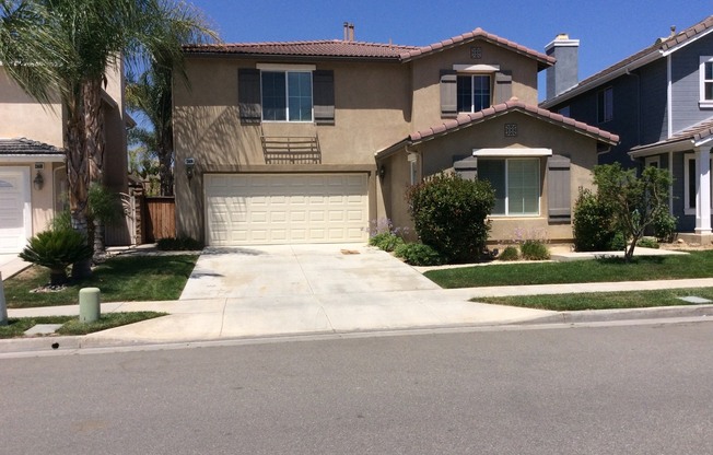 3 Bedroom 2 Bathroom Home in Corona