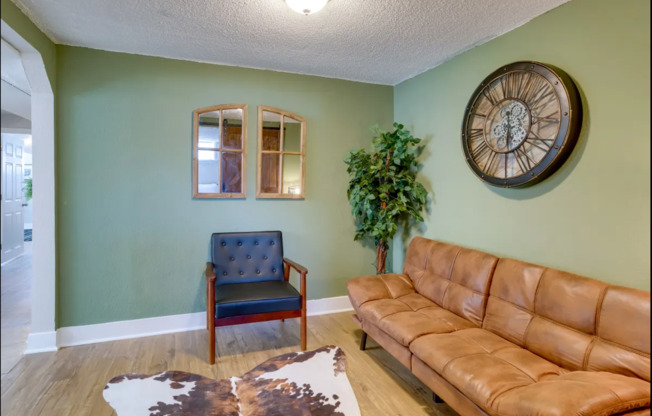 2 beds, 1 bath, $2,200