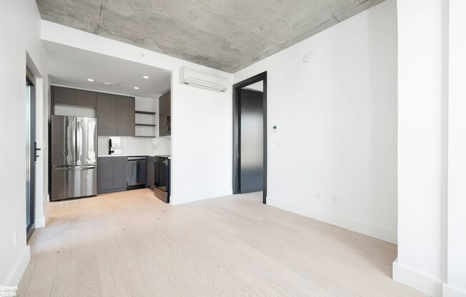458 E 25 ST