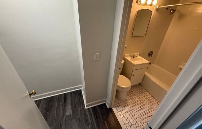 Studio, 1 bath, 400 sqft, $850, Unit #212