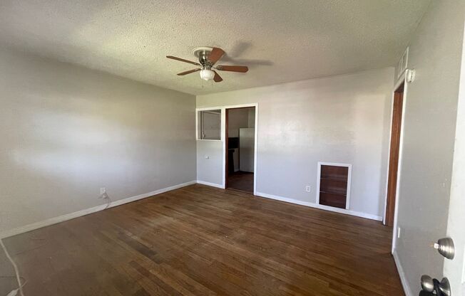 2 beds, 1 bath, $895