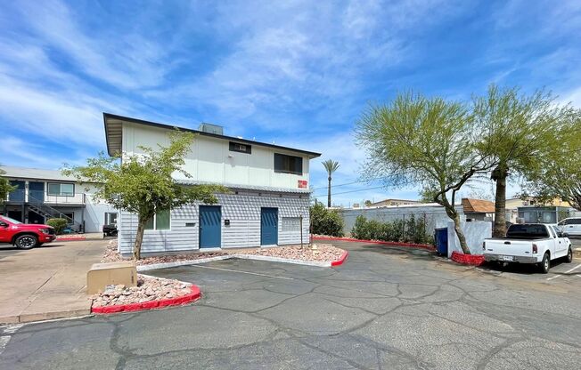 2 beds, 1 bath, $1,295, Unit 221