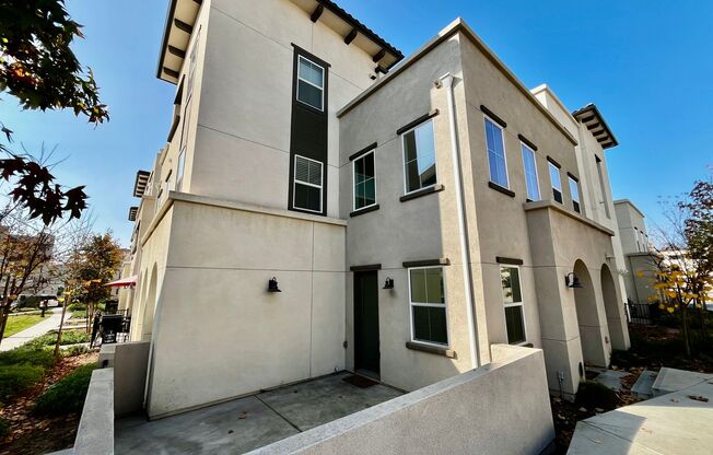 Modern 5B 4BA Townhome w/ AC in Playa Del Sol!