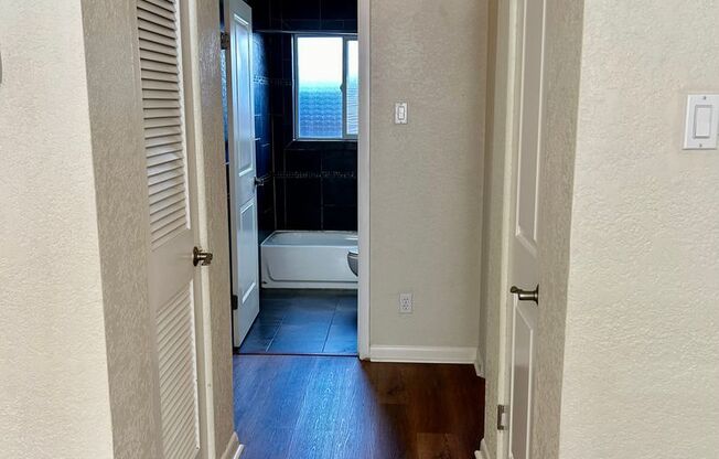 2 beds, 1 bath, 913 sqft, $1,800, Unit 101