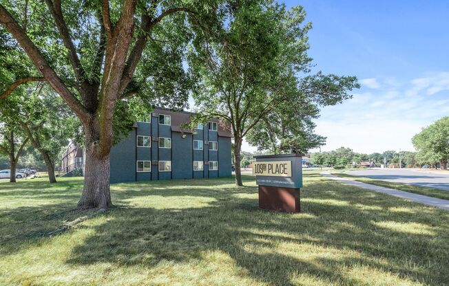 2 beds, 1 bath, 864 sqft, $1,395, Unit 207 - 2400