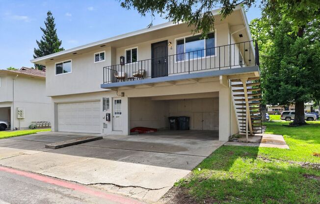 CITRUS HEIGHTS Gorgeous Renovated Condo at Greenback Estates 6281 Cavan Drive #4