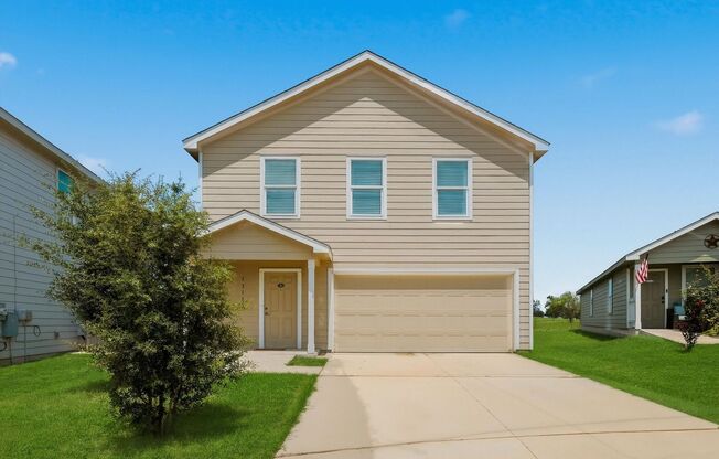 Beautiful 4-Bedroom Home with Golf & Clubhouse Access