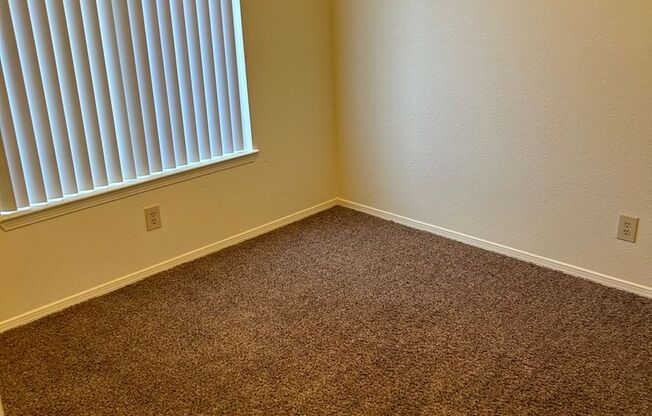 2 beds, 1 bath, 861 sqft, $970, Unit 54